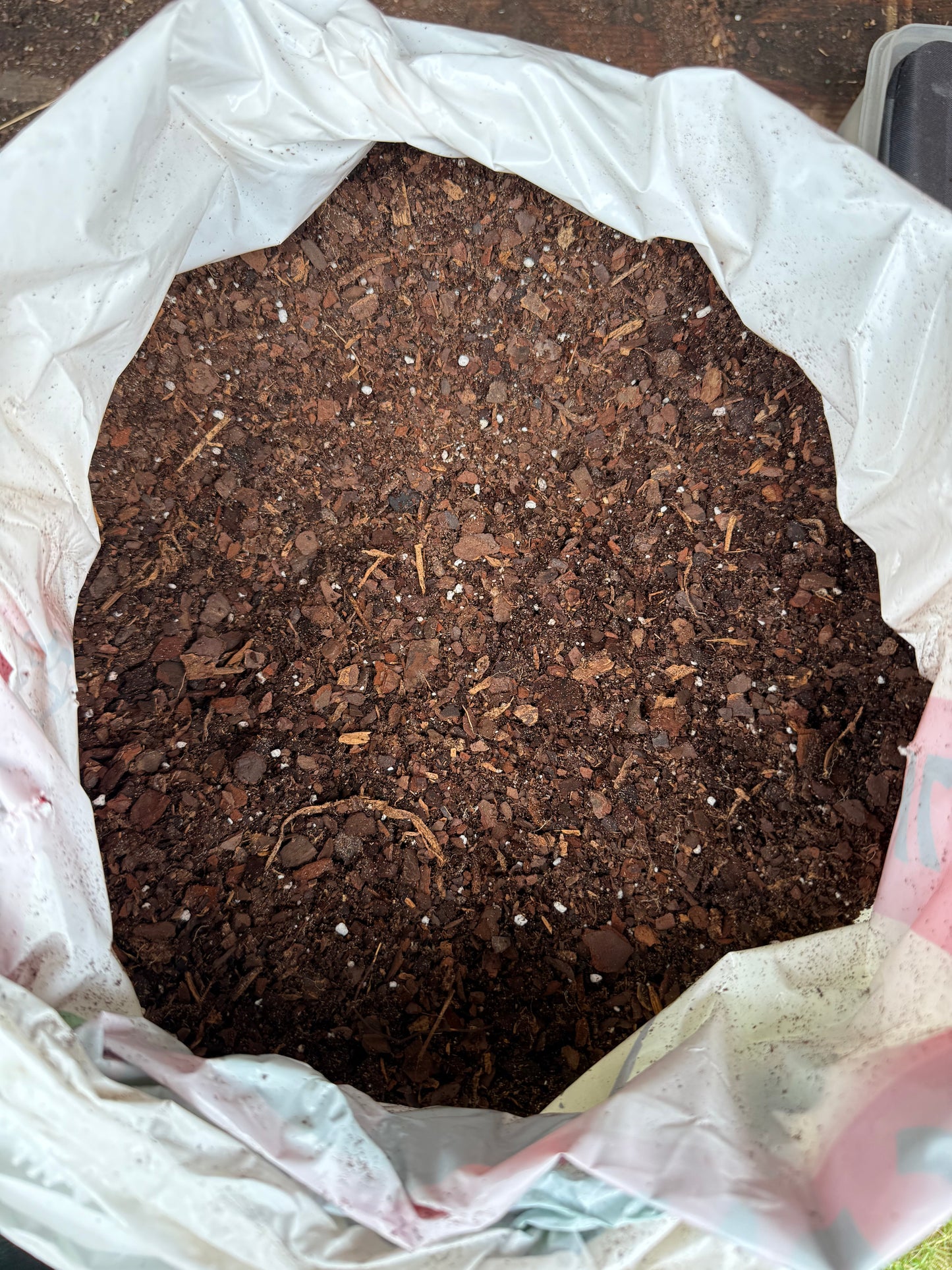 Barky Beaver Premium Potting Soil,  Mix, Timed-Release 1.5 cu ft, 11.2 gal, 44.8 qts